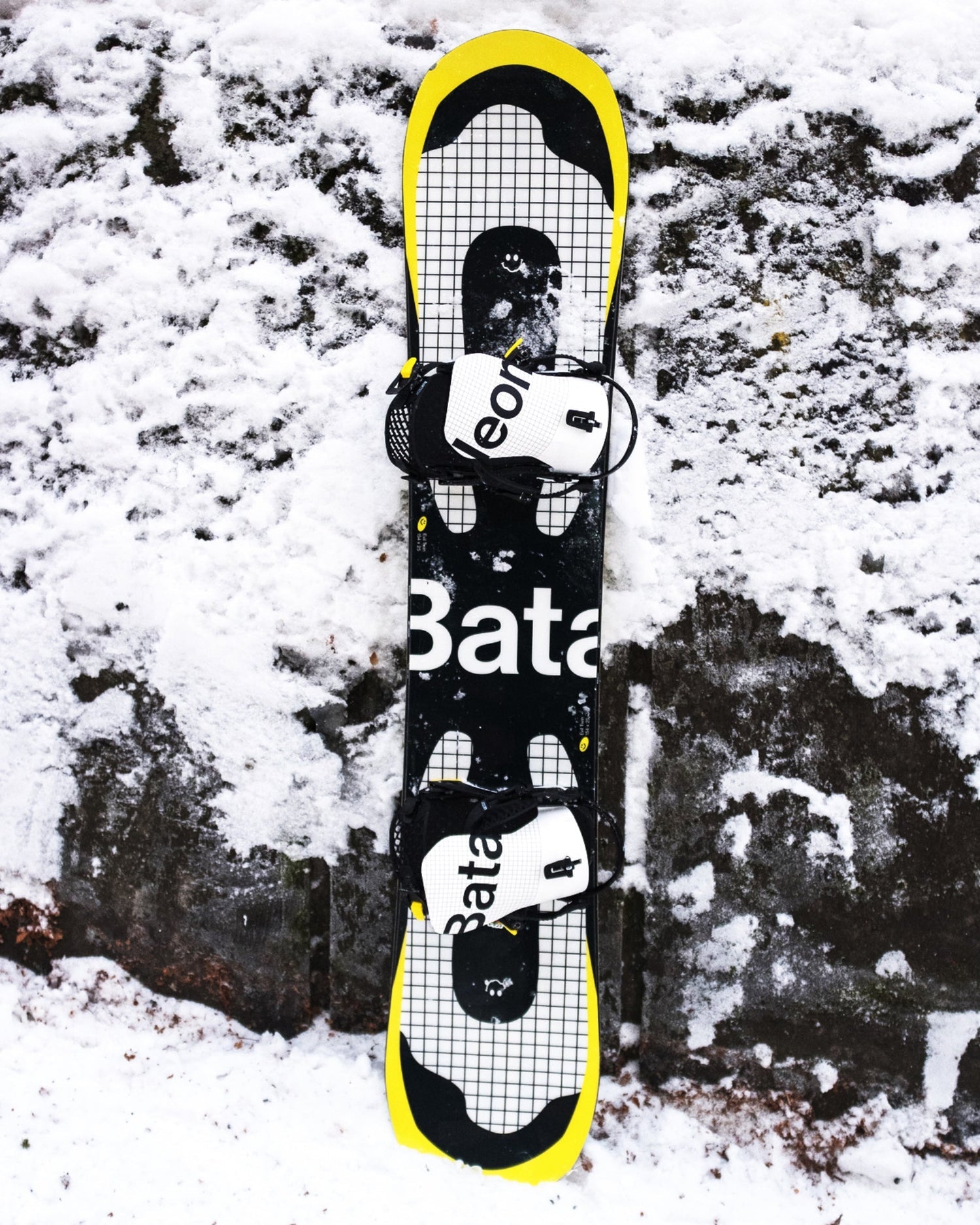 Bataleon Evil Twin snowboard - yellow and black
