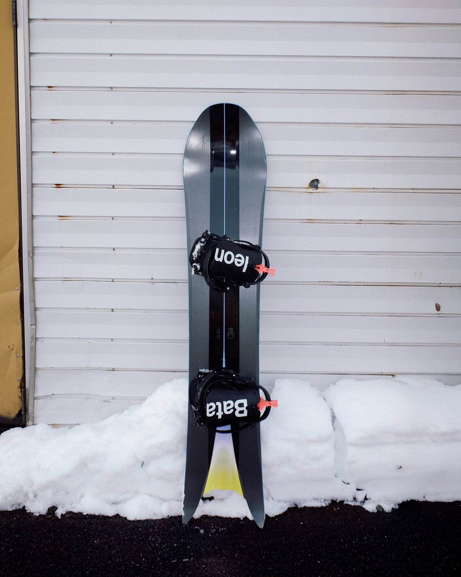 asymmetrical snowboards ride 2024/25 164W Jester EX DEMO Ride for intermediate and Experienced riders.Twinpig is the cute little nickname that East Ride has chosen for his latest freestyle Ride Twinpig Snowboard 22/23