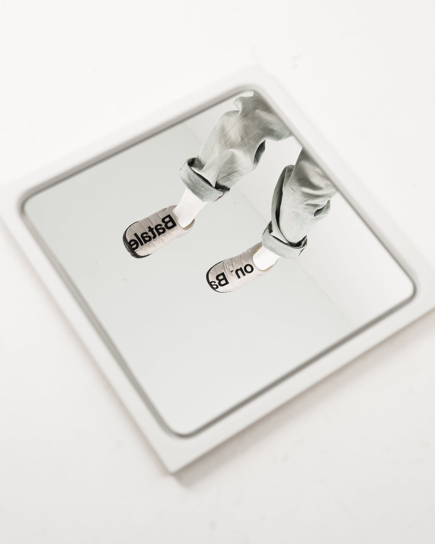 Quality house slippers in gray. Subu Slippers 2025 | Bataleon Snowboards™ 2025.