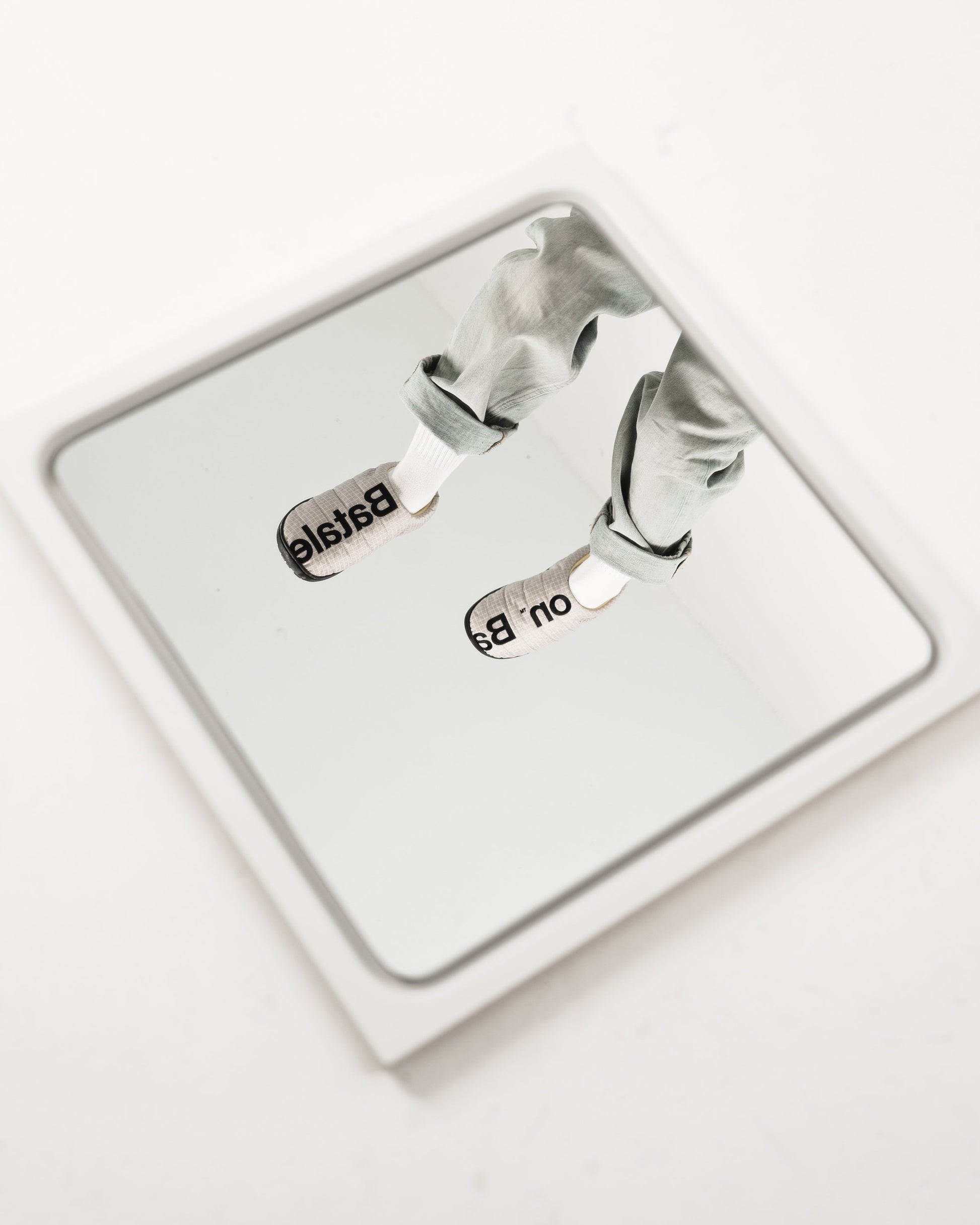 Quality house slippers in gray. Subu Slippers 2025 | Bataleon Snowboards™ 2025.