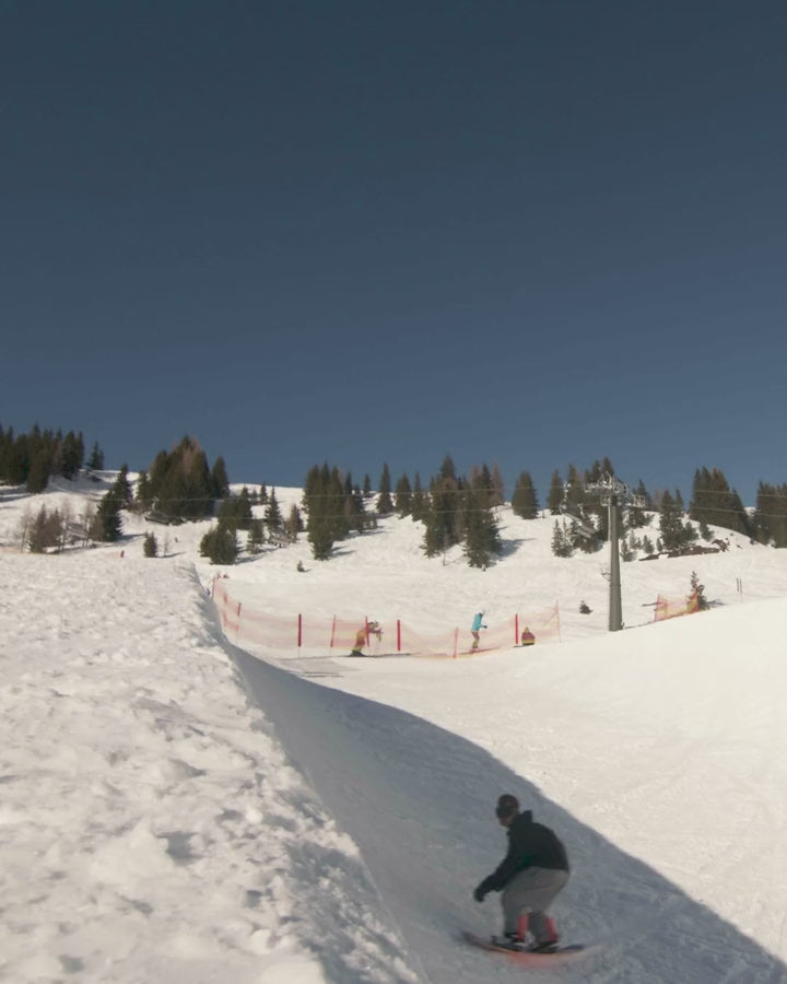 Bataleon Evil Twin 2023 mens snowboard action video