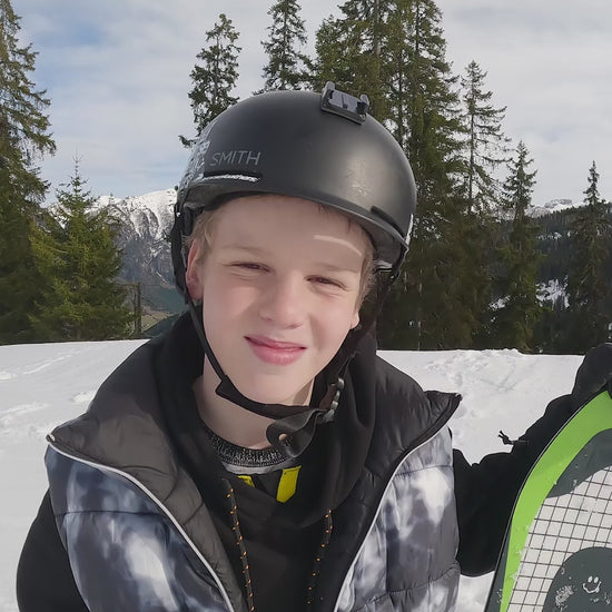 Children snowboard in checkered black and yellow. Evil Teen 2025-Bataleon-Snowboards™ 2025.